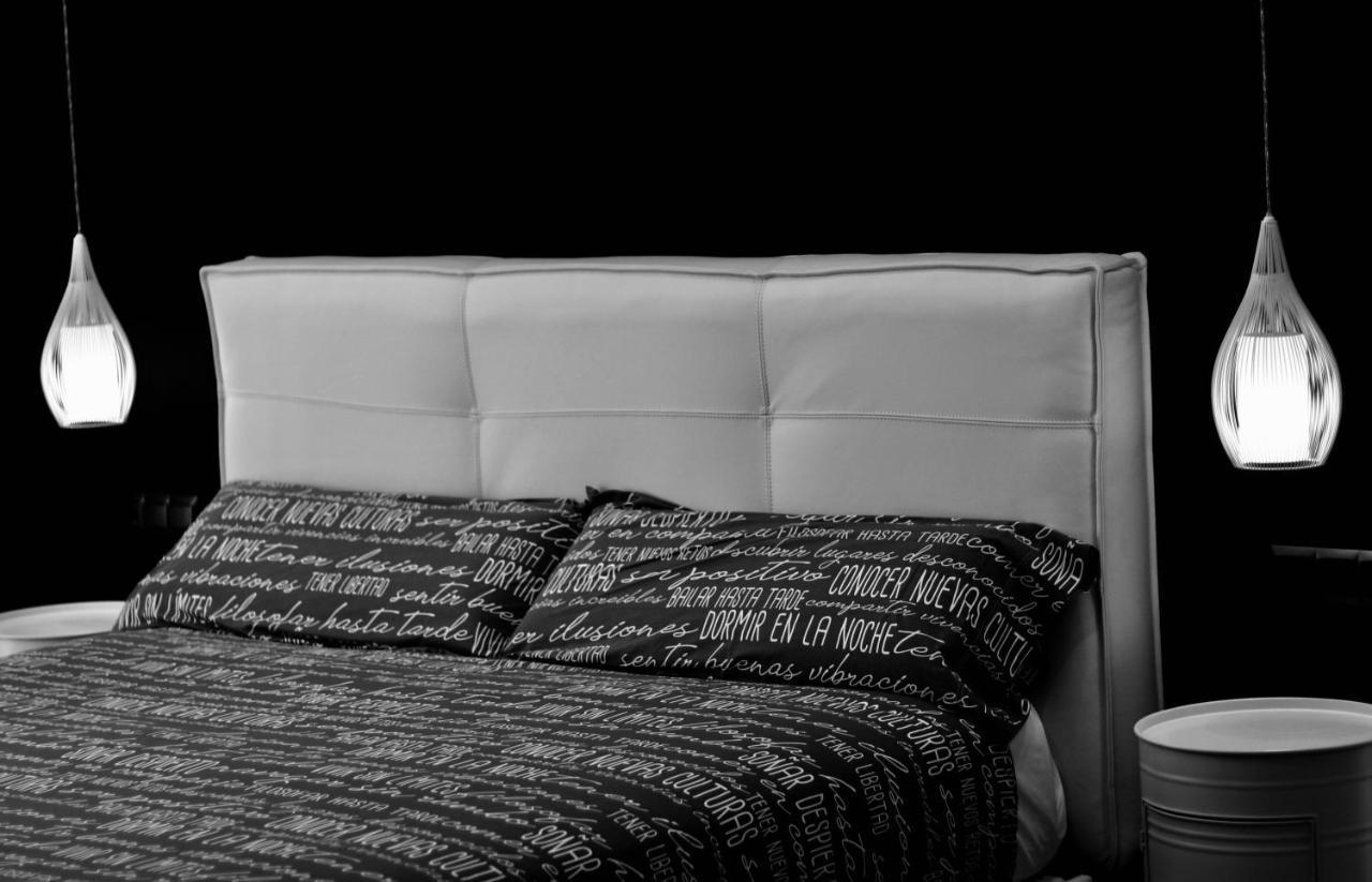 Black And White Suitte "Plaza" Ноха Екстериор снимка
