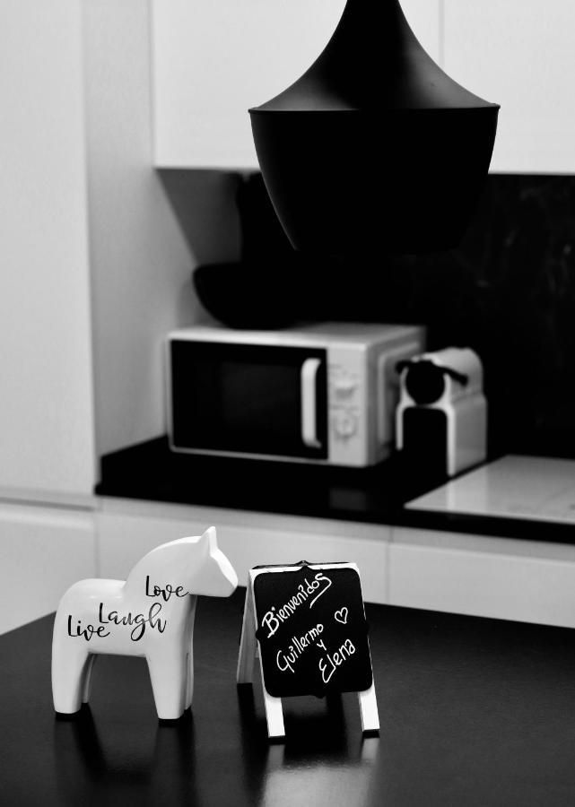 Black And White Suitte "Plaza" Ноха Екстериор снимка